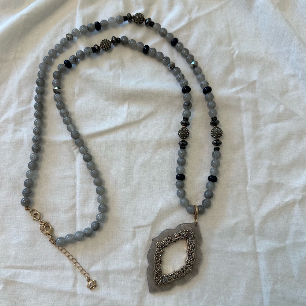 Premier Designs reversible grey and navy blue necklace